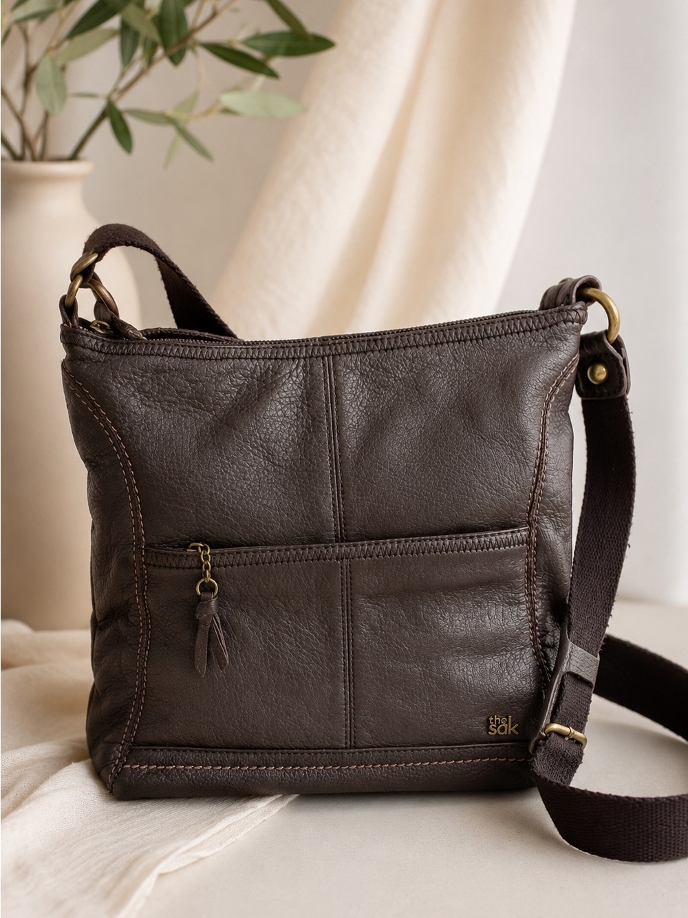 The Sak Brown Chic Genuine Leather Crossbody Bag Boho Casual Everyday Organizer